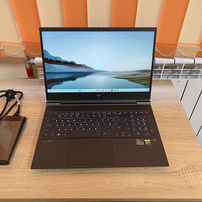 Геймърски Лаптоп HP Victus 16/ RTX 3050/ GDDR6/ 32 GB RAM/ 2TB SSD