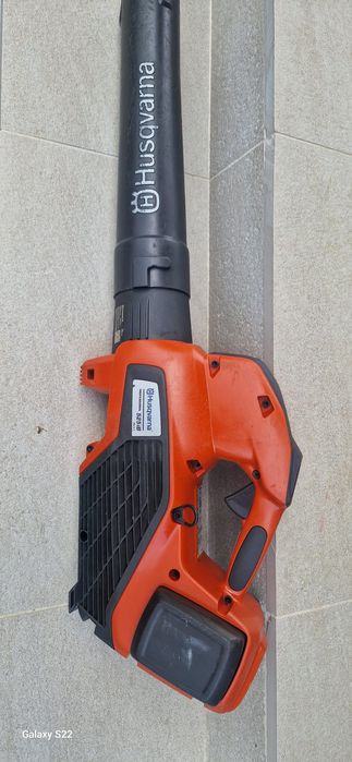 Husqvarna suflantă pe acumulator