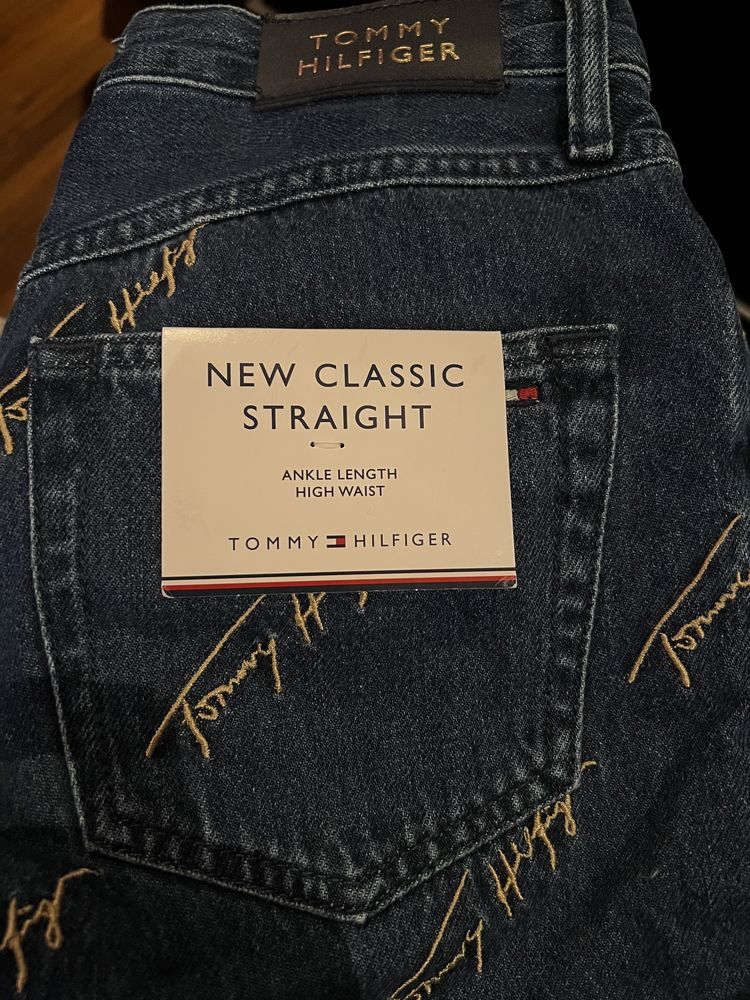 Tommy Hilfiger дънки с надписи