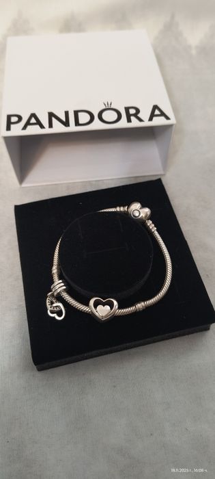Гривна Pandora с два талисмана