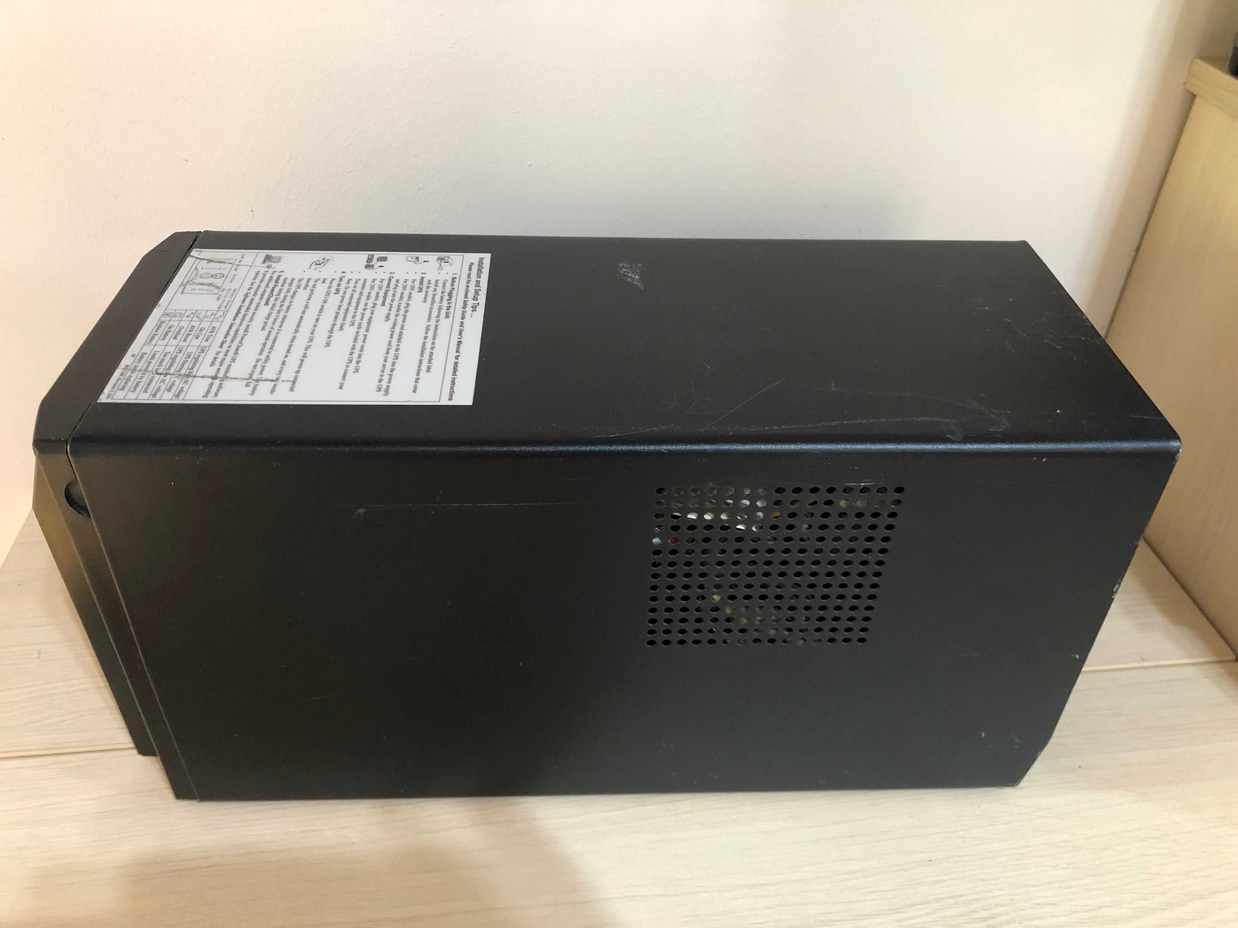 APC Smart-UPS 1000VA USB Serial Port 230V AVR unda sinusoida pura