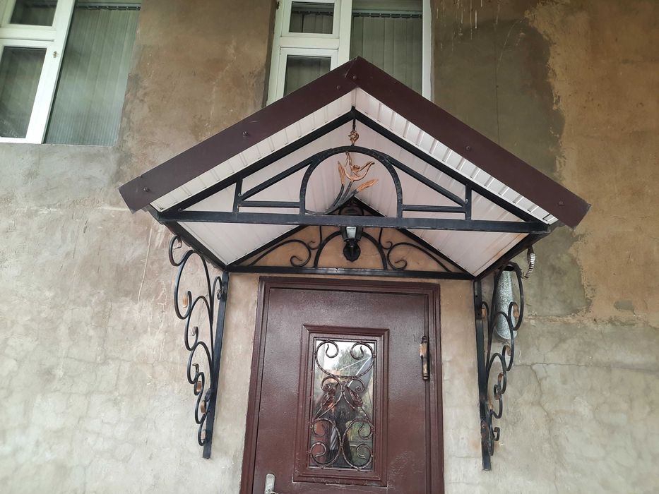 Козырек металлический
