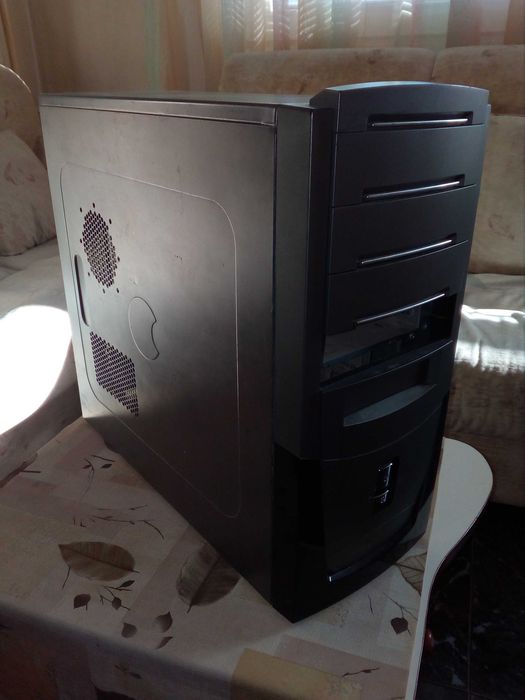 кутия за настолен компютър АТХ