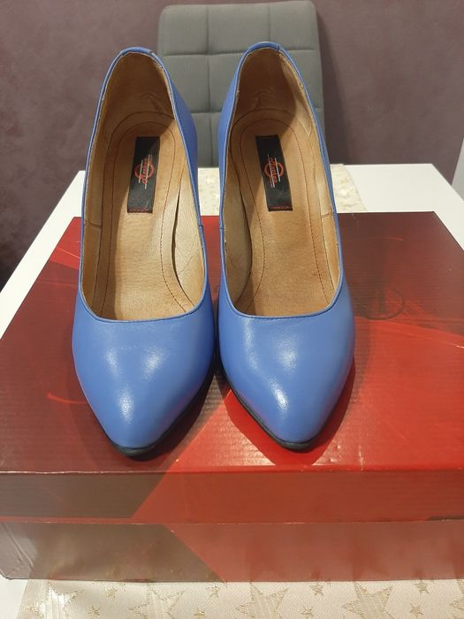 Vand pantofi stiletto piele,marimea 36