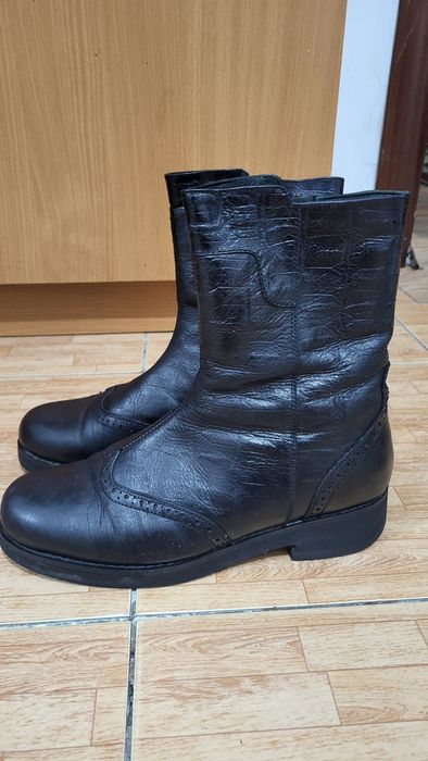 Продам женские кожаные сапоги 39 размер