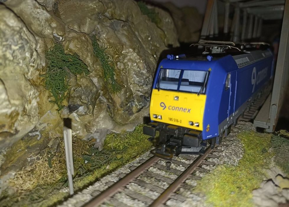 Locomotiva electrica piko connex 

Lumini in funcție de direcția de me