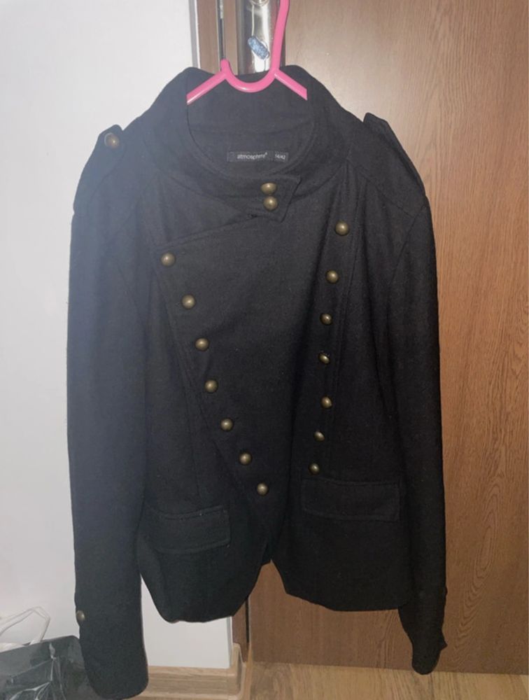 Jacheta neagra in stil militar