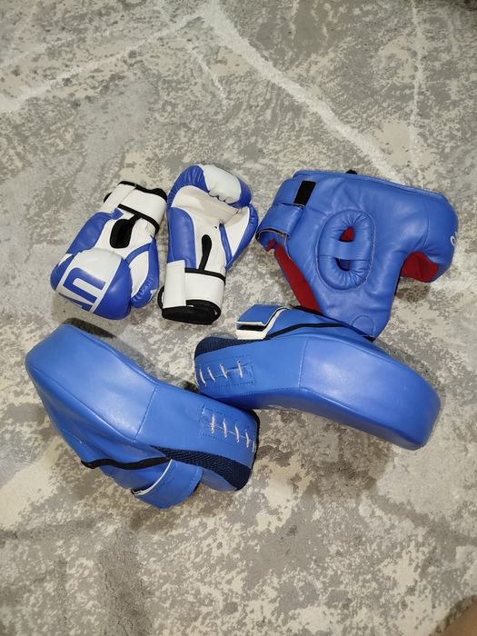 Продам комплект футы, перчатки,лапы