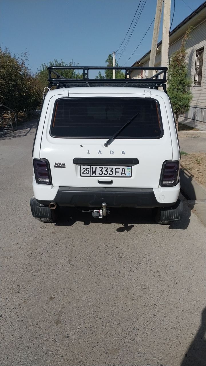 Niva 2121 sotiladi