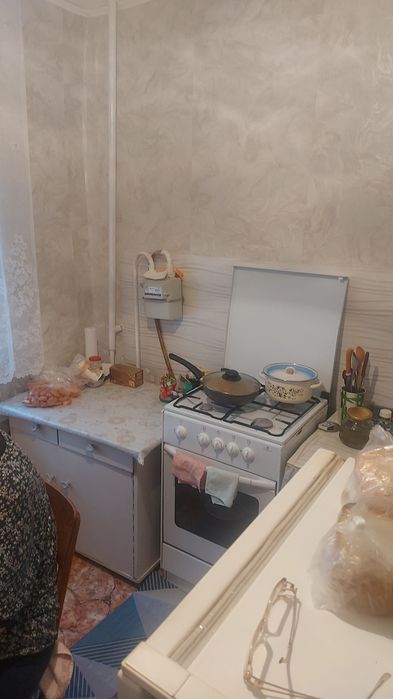 Продам однокомнатную на 1 этаже с мебелью