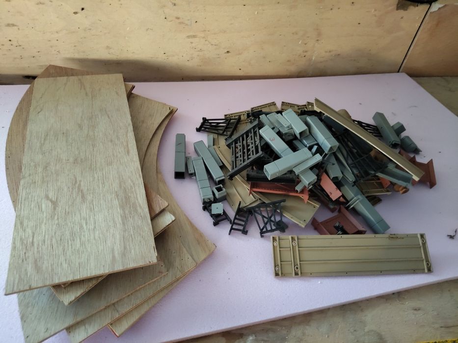 Vând accesorii diorama HO