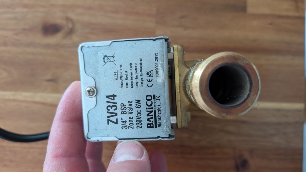 Vana electrica  cu mufa de connectare