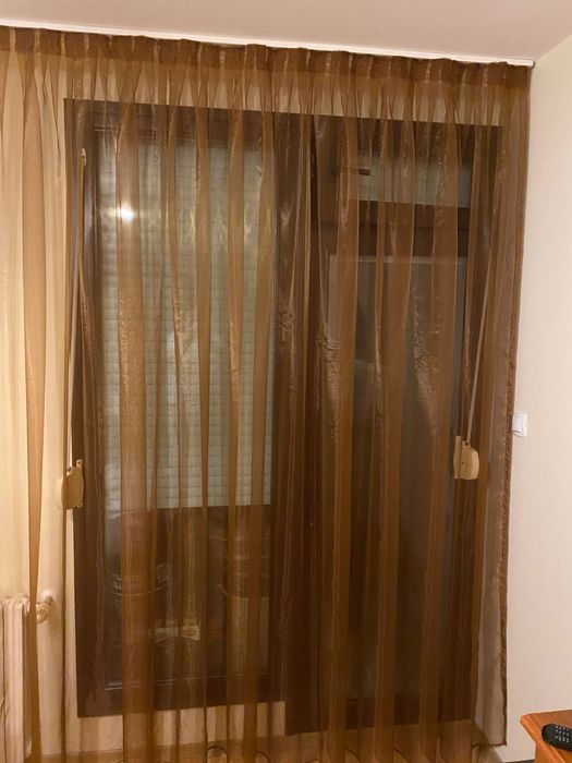 Пердета от оганза  с рамери дължина на релса 188 см, височина 240 см.