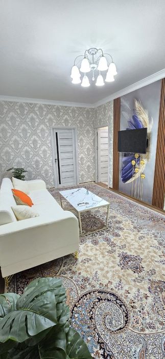 Чиланзар 11кв 2хонали квартира сотилади тоза ремонтда