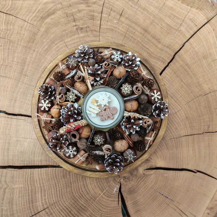 Aranjamente de Crăciun pe blat de lemn – handmade