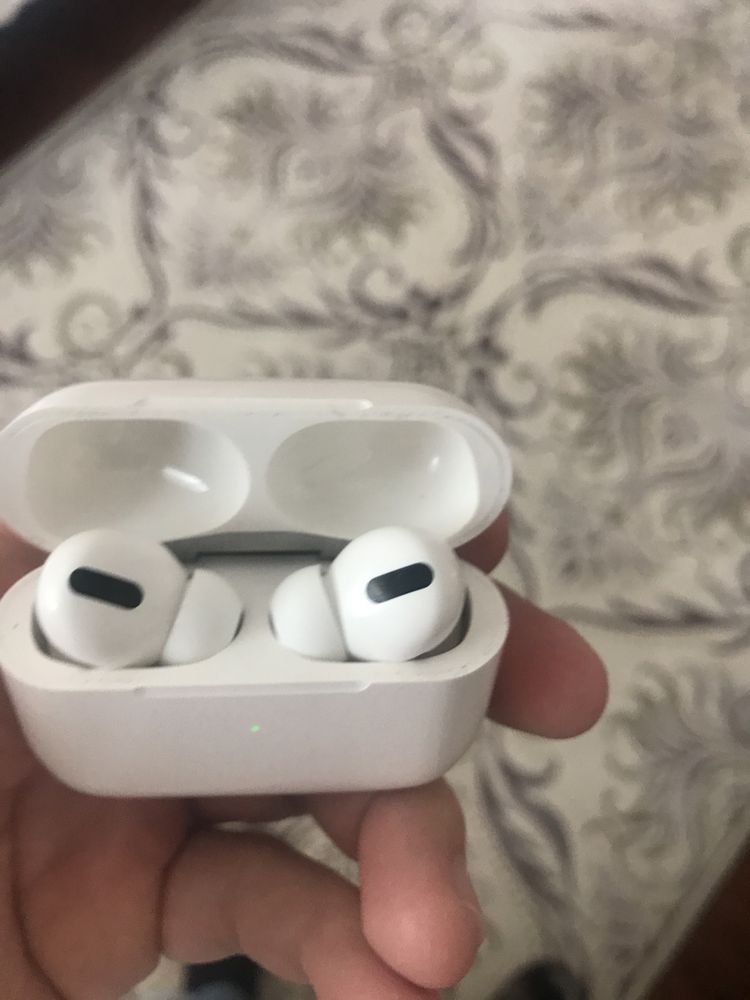 AirPods Pro MagSafe charging case