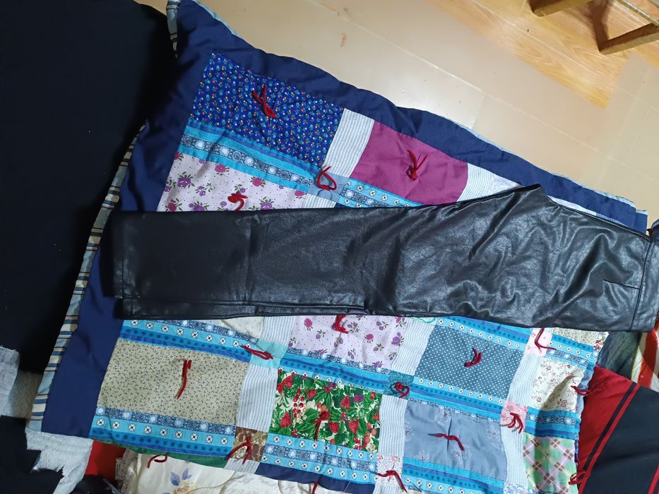 Pantaloni piele ecologică marca Stradivarius mărimea S.