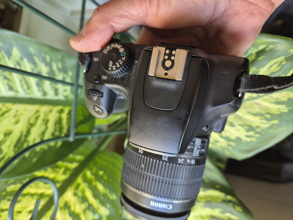 DSLR Canon Eos 1000d cu obiectiv