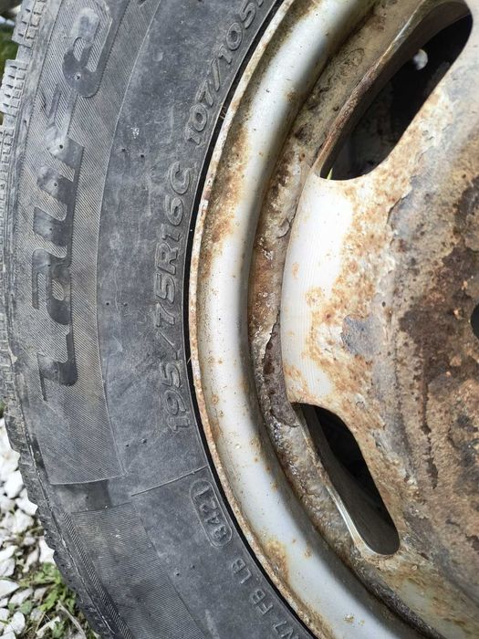 Два броя гуми с джанти 195/75/16С