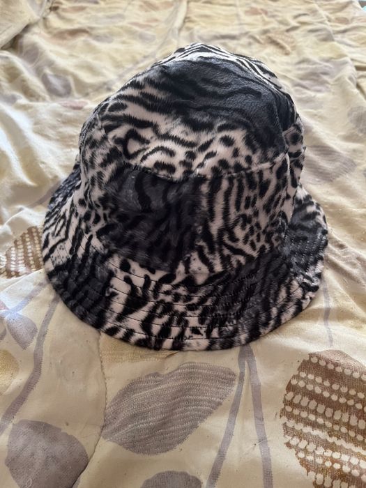 Шапки идиотки SHEIN