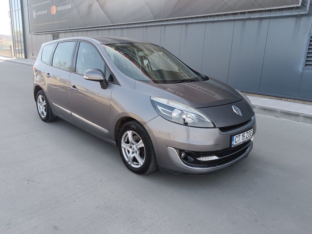 Vând Renault Grand Scenic 2013 in stare buna.