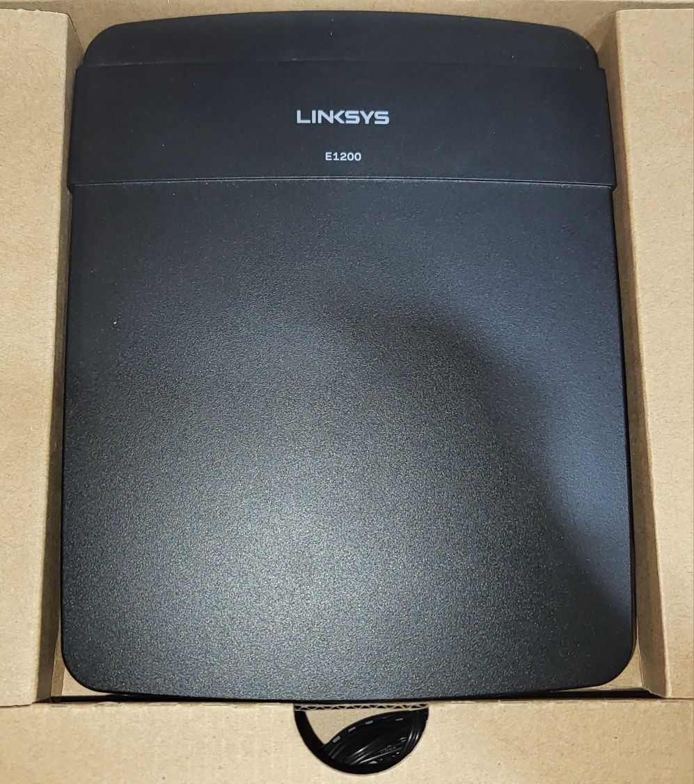 Linksys E1200- Рутер