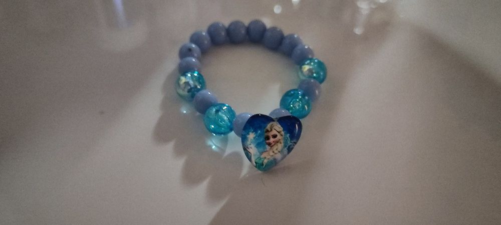 Рокля на Елза от Фроузън с два подаръка светещ ластик и корона