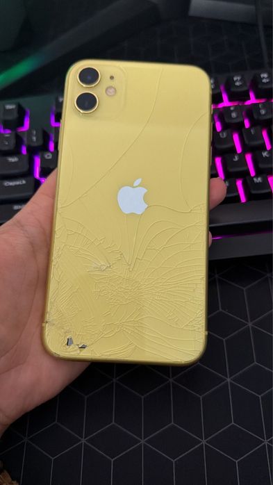Iphone 11 cu defect spate
