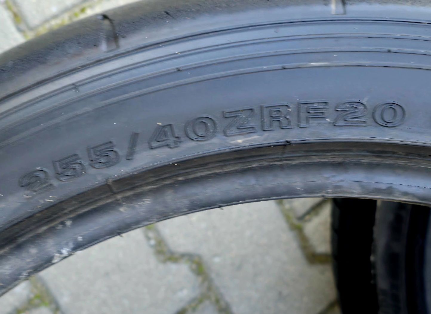 255 40 20 Dunlop сликове