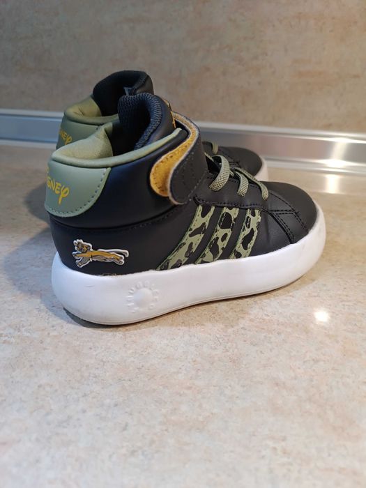 Зимни обувки за момче Adidas #26, 16.5 см стелка