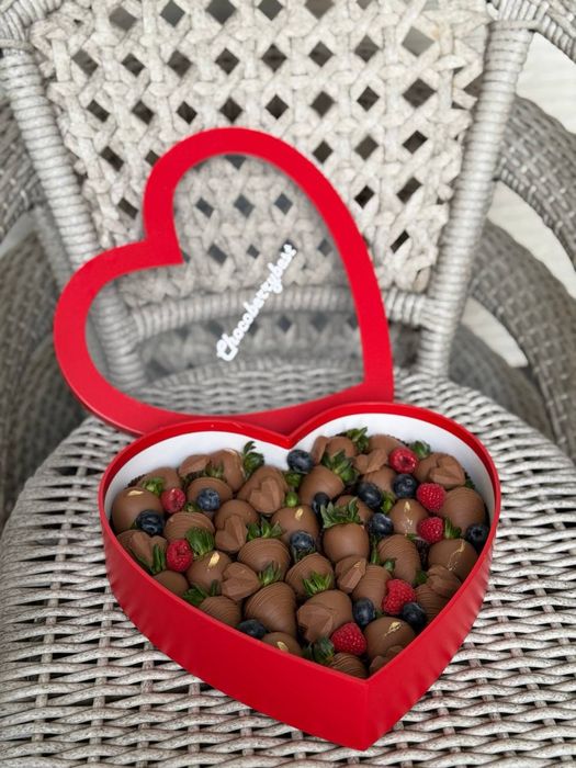 Фрукты в шоколаде подарок