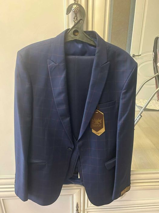 Продам костюм-тройку мужской размер 48-50 новый. Торг уместен