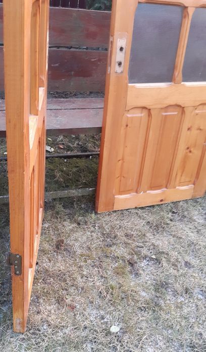 Uși de interior de brad lăcuit, fără toc