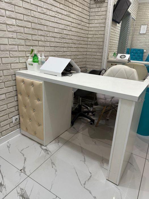 Продам столы срочно в отличном состоянии