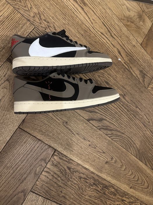 Travis scott jordan 1 mocha low
