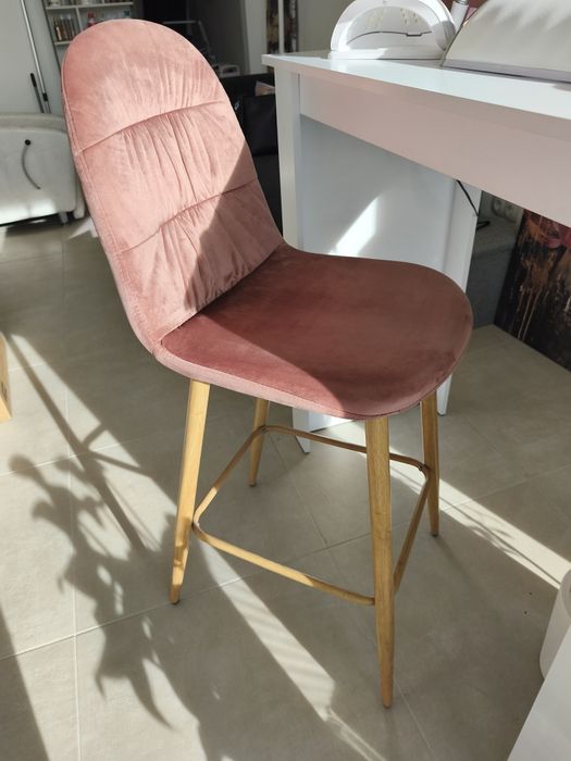 Продавам бар стол 2 бр