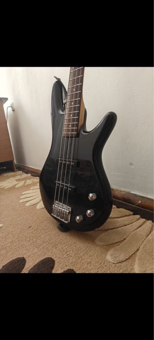 СРОЧНО ПРОДАЮ Бас гитара Ibanez