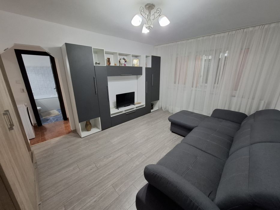 Proprietar, inchiriez Str. 22 decembrie, 2 camere sem, et 3