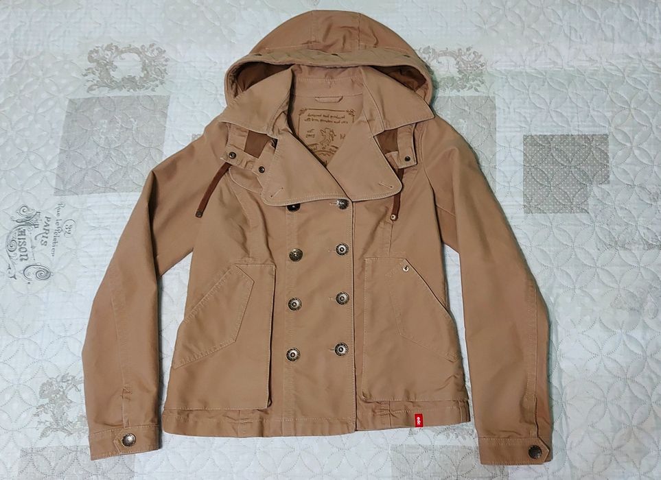 Готино яке на Esprit, р-р М, много красив цвят