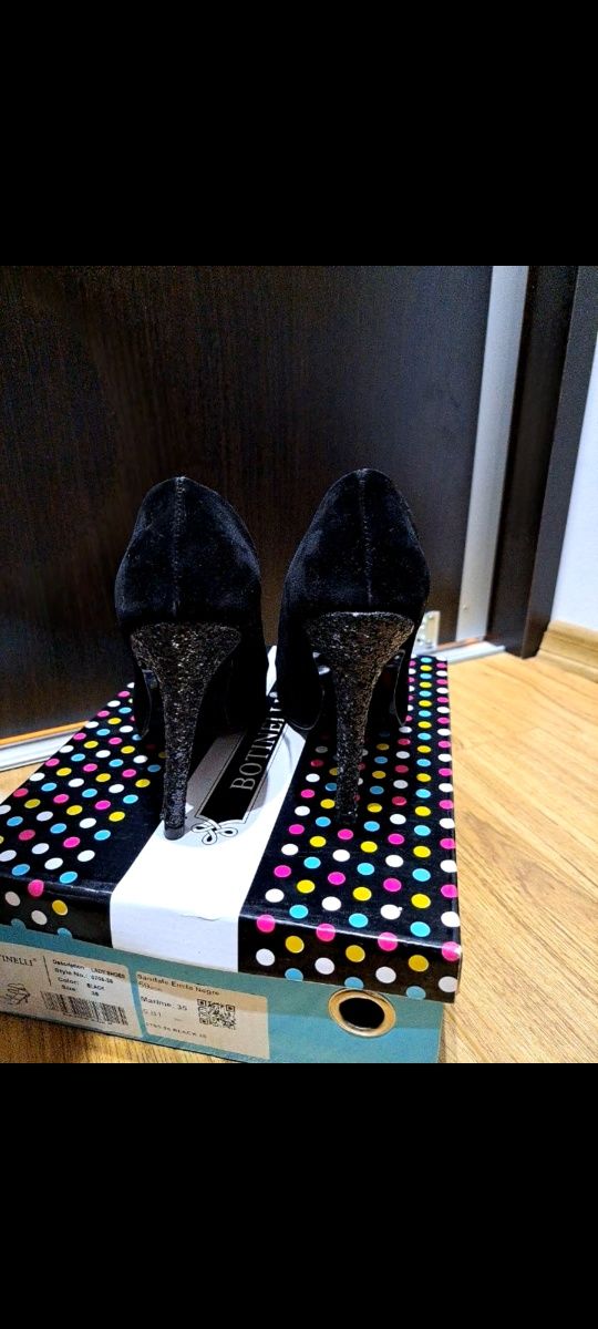 Pantofi stiletto