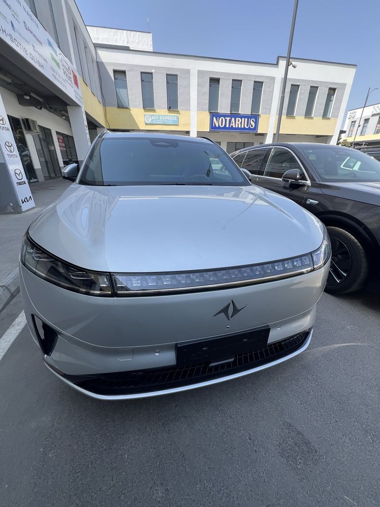 Dongfeng ep 008 elektr 620 km