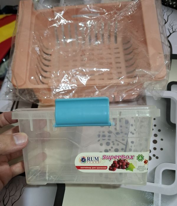 Контейнер и хлебница