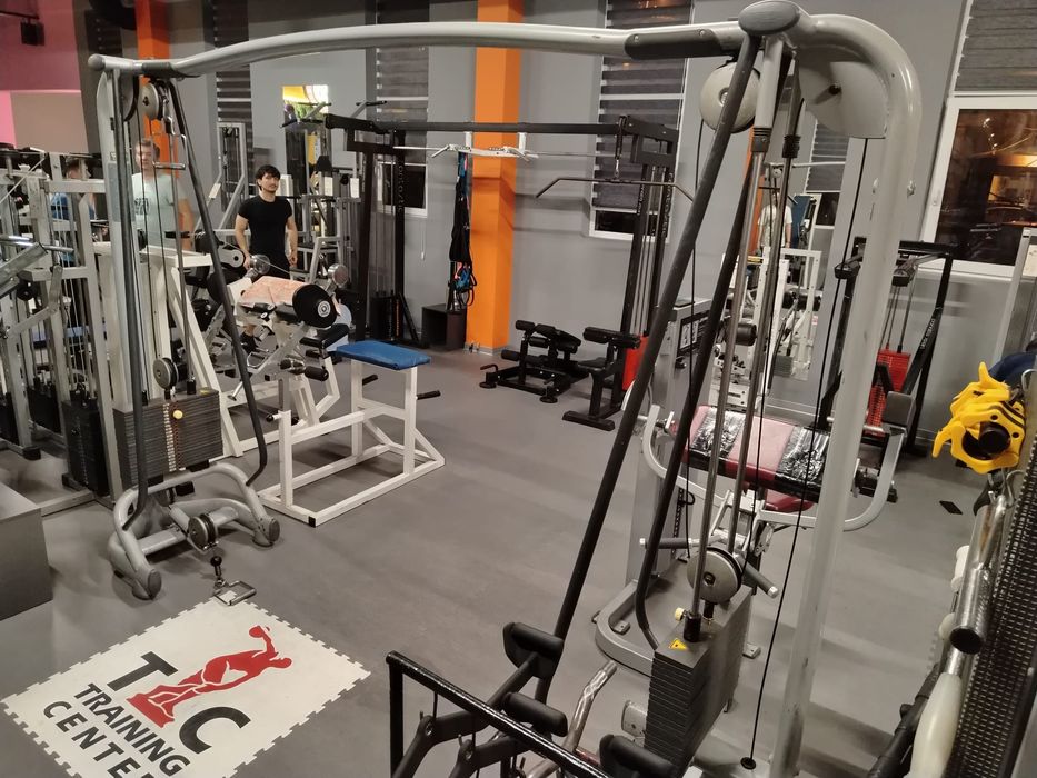 Vând aparate fitness completa pt. o sala de 250 mp