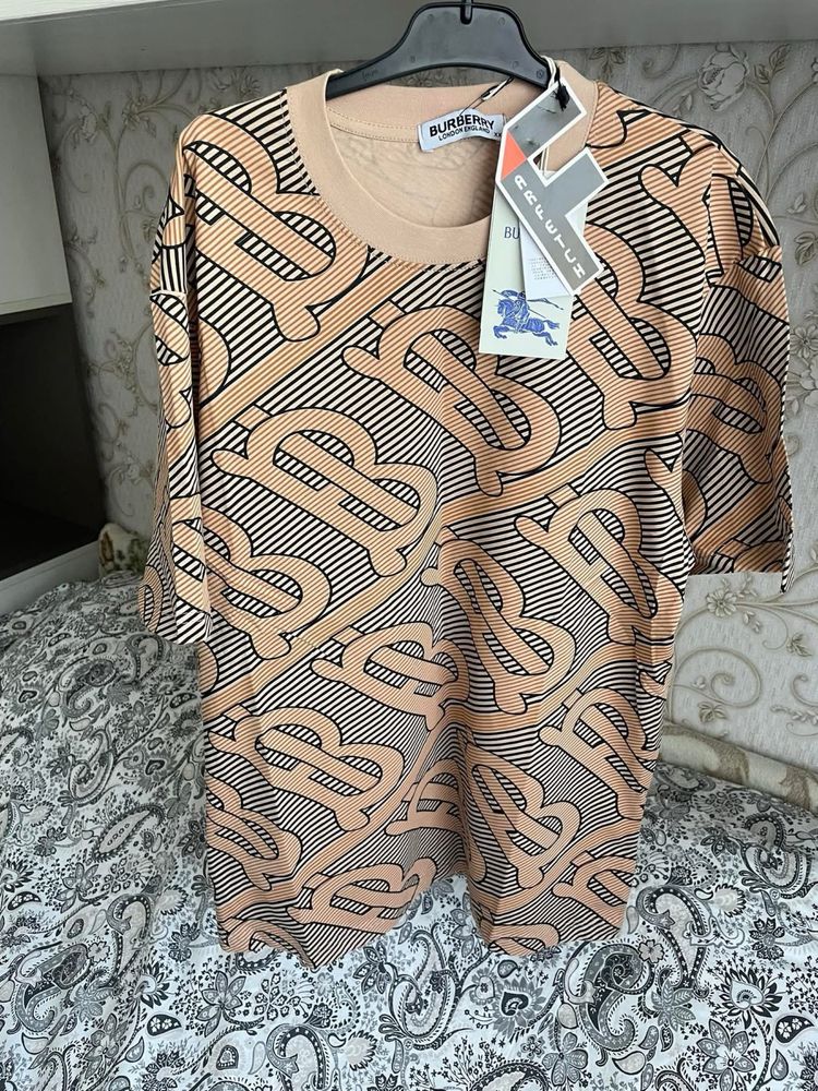 Tricou Nike, Burberry premium