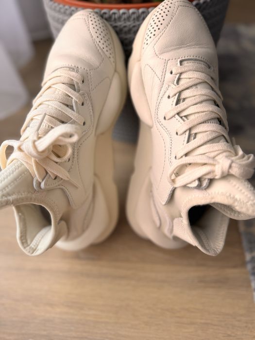 Adidasi Y-3 Kaywa