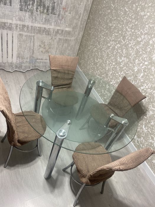 Продается стеклянный стол + 4 стула