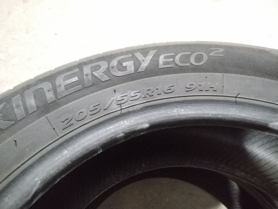 Vand 2 cauciucuri de vara marca Hankook.
