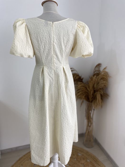 Rochie elegantă crem