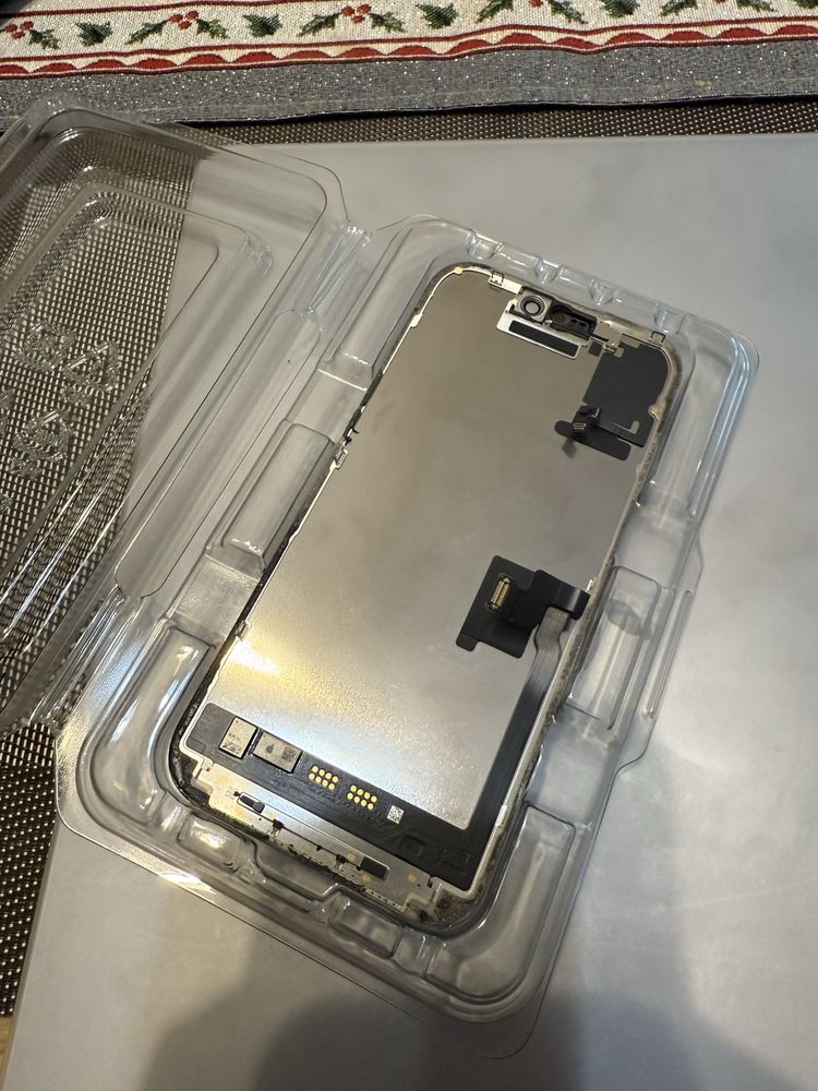 Дисплей iPhone 16 Pro оригинален