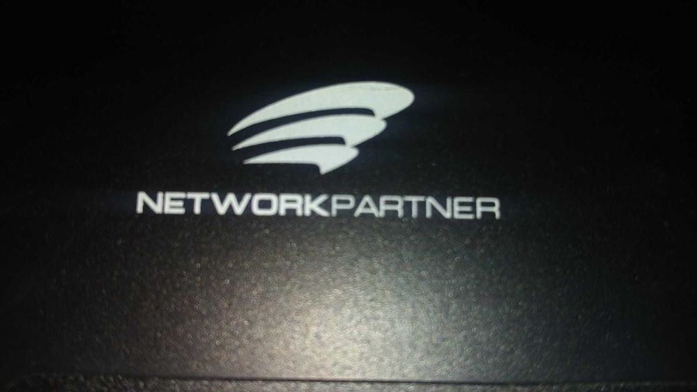 8 портов Суич за връзка с интернет